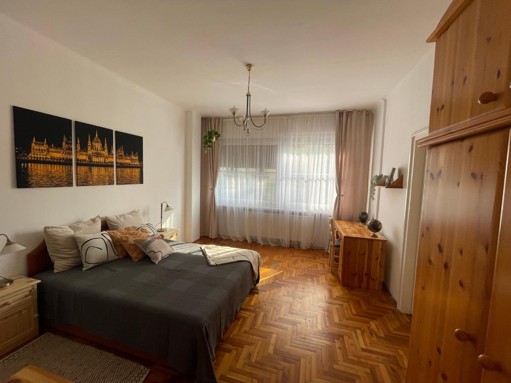 Bright & Spacious Riverside Apartment With Balcony Budapest Esterno foto