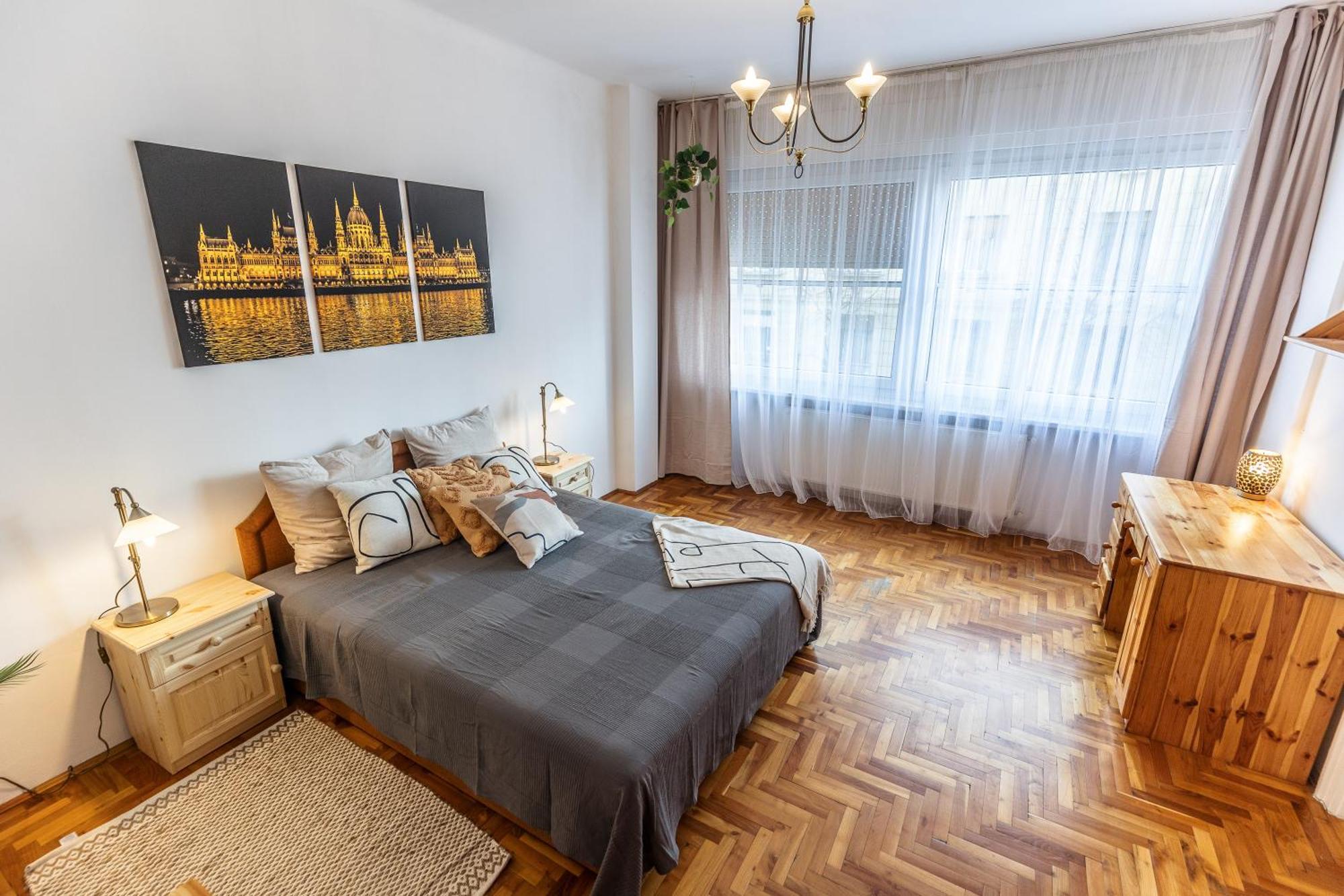 Bright & Spacious Riverside Apartment With Balcony Budapest Esterno foto