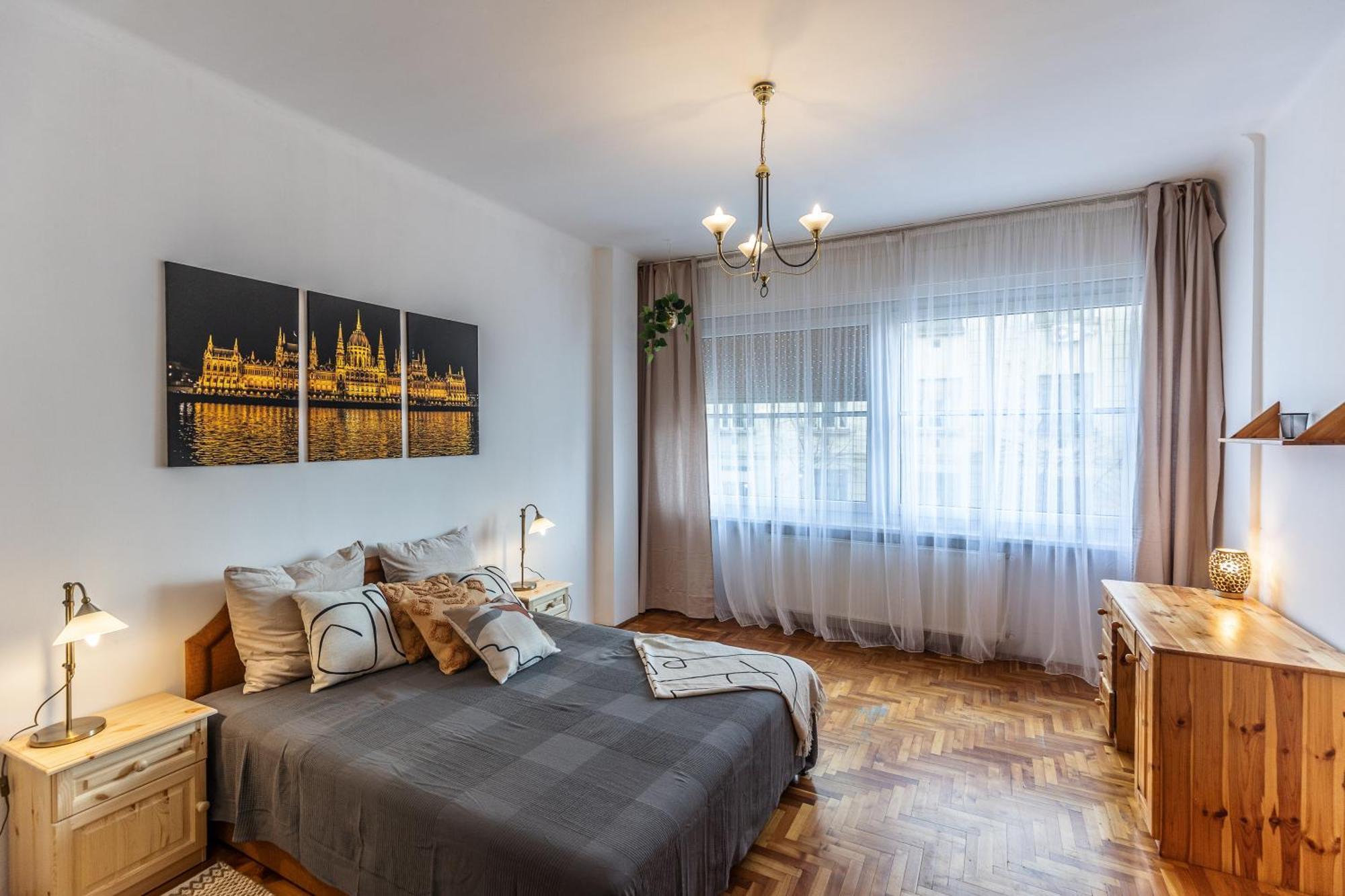 Bright & Spacious Riverside Apartment With Balcony Budapest Esterno foto