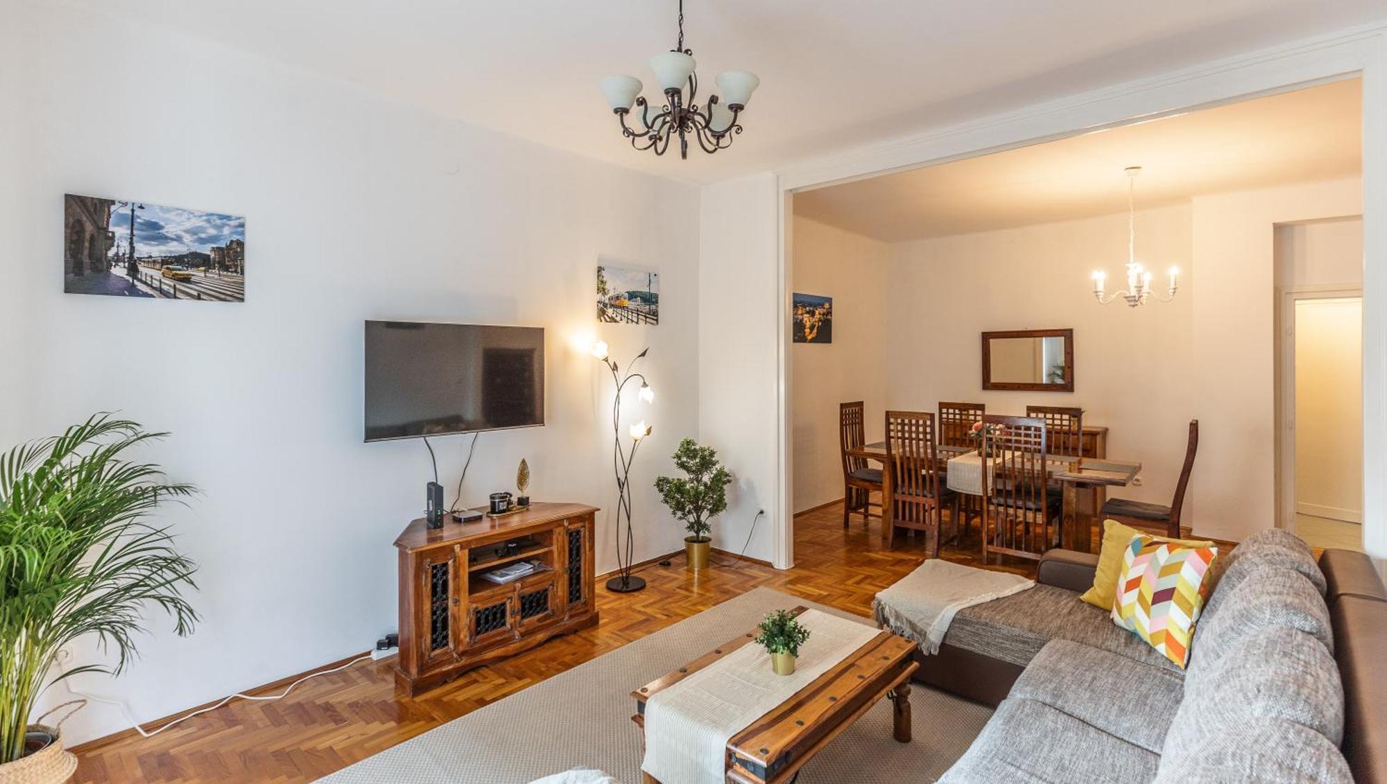 Bright & Spacious Riverside Apartment With Balcony Budapest Esterno foto
