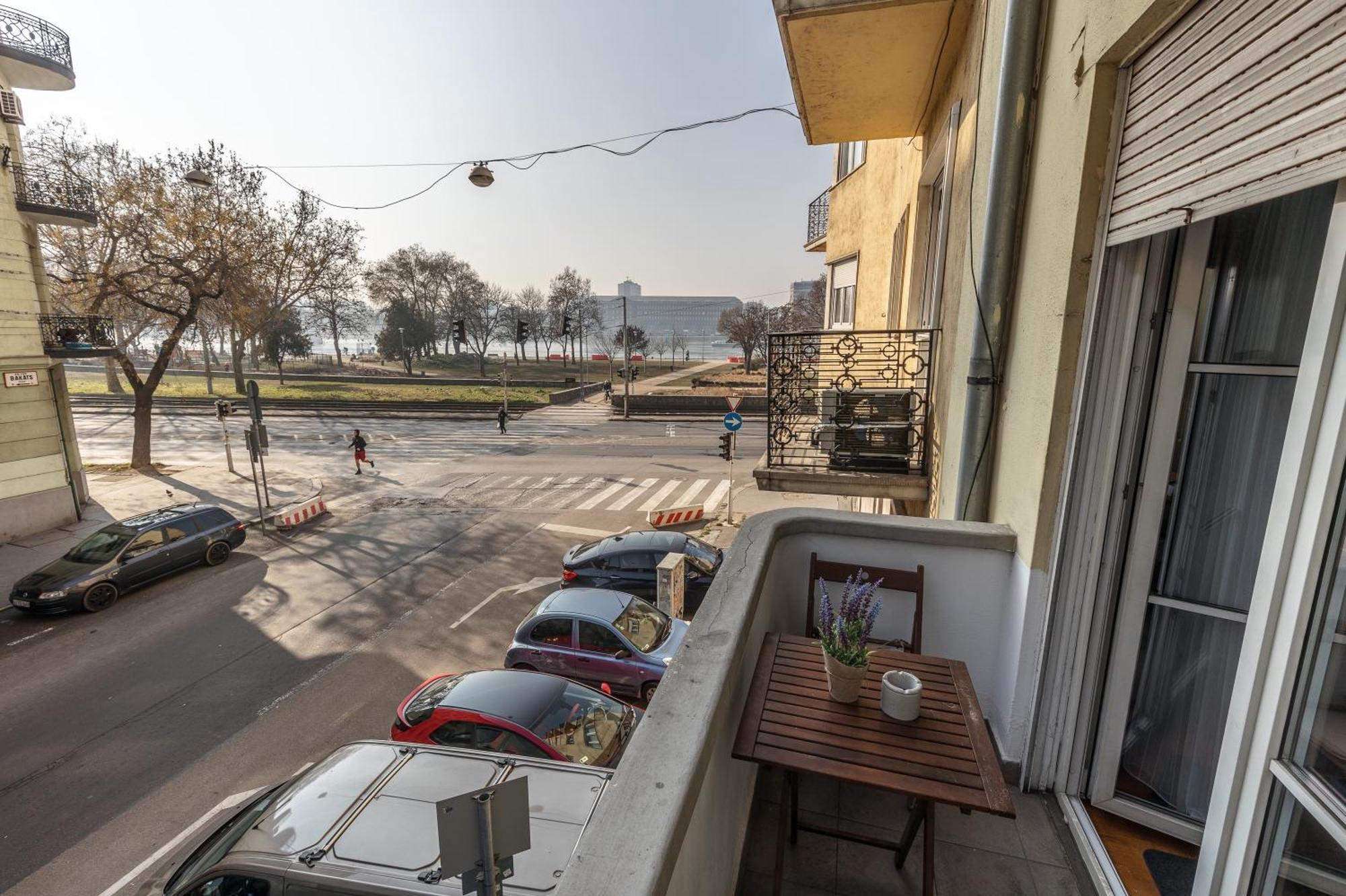 Bright & Spacious Riverside Apartment With Balcony Budapest Esterno foto