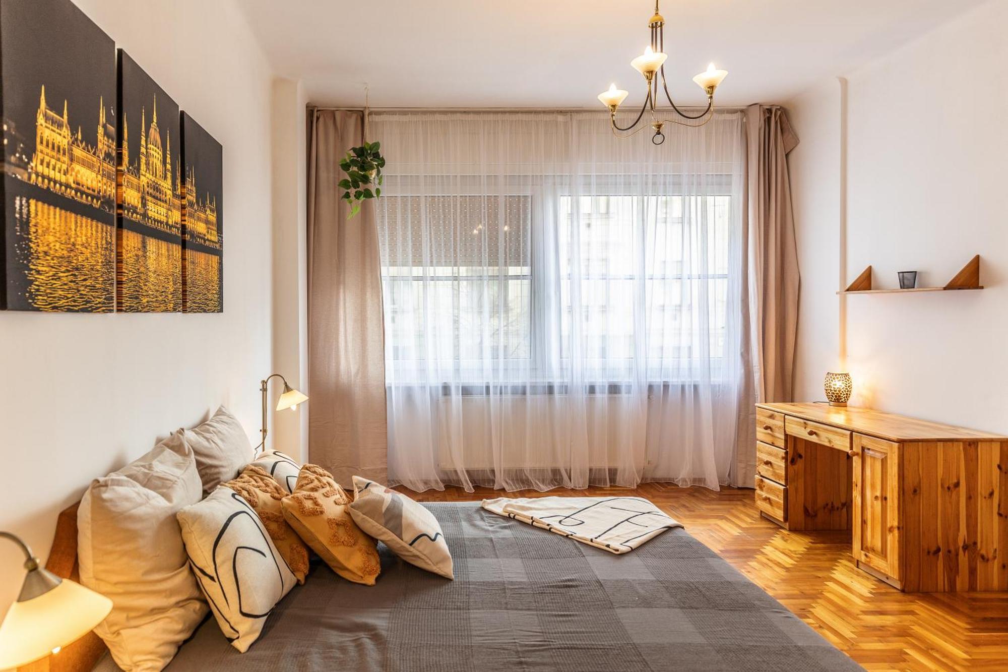 Bright & Spacious Riverside Apartment With Balcony Budapest Esterno foto