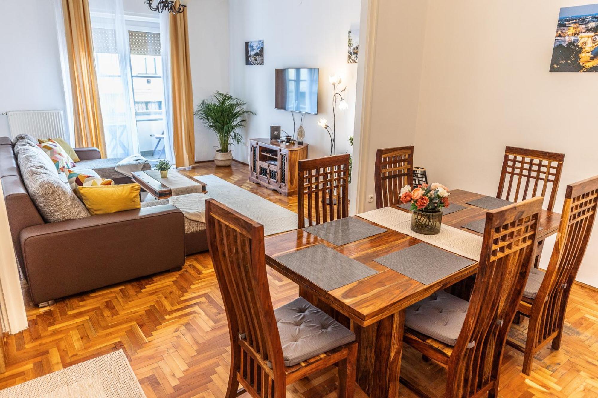 Bright & Spacious Riverside Apartment With Balcony Budapest Esterno foto